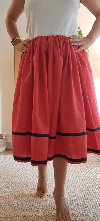 Falda roja 72cm, neska, piñorra, mercau,regional