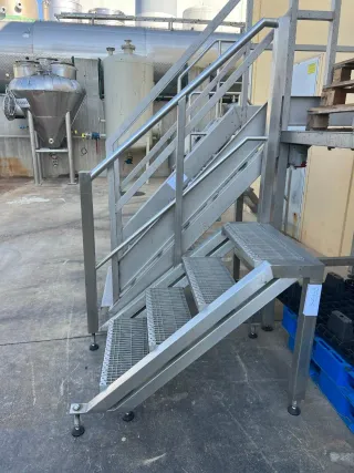 ESCALERA ACERO INOXIDABLE Industrial
