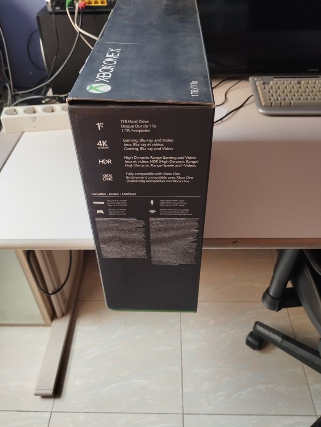 Xbox One X Negra con 8 juegos y un mando nuevo