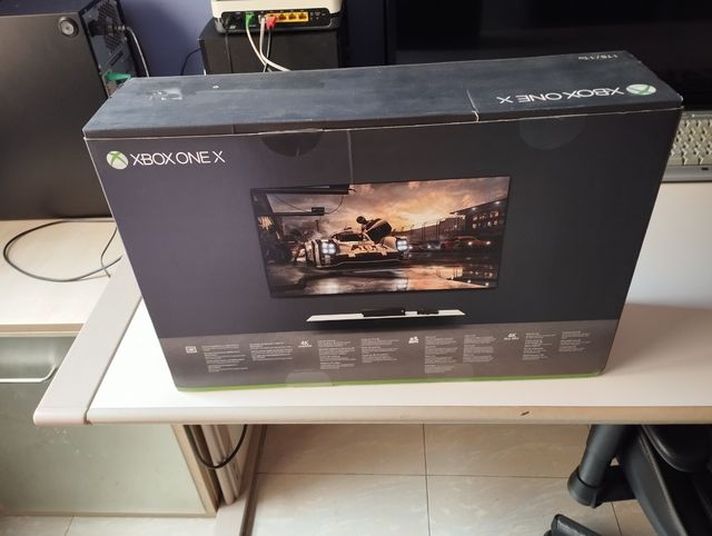 Xbox One X Negra con 8 juegos y un mando nuevo