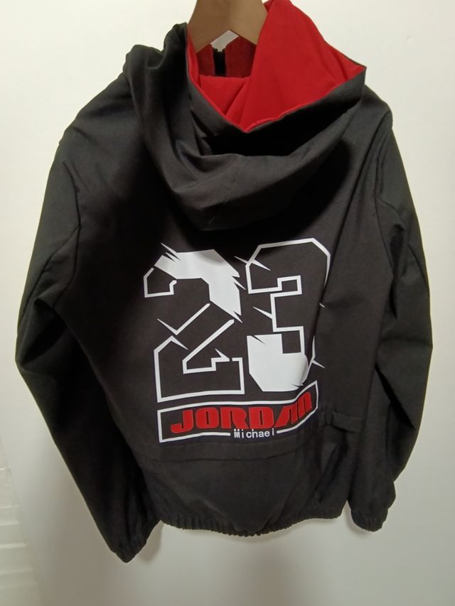 Chaqueta Jordan Negra con Capucha