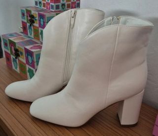 Botines blancos de cuero