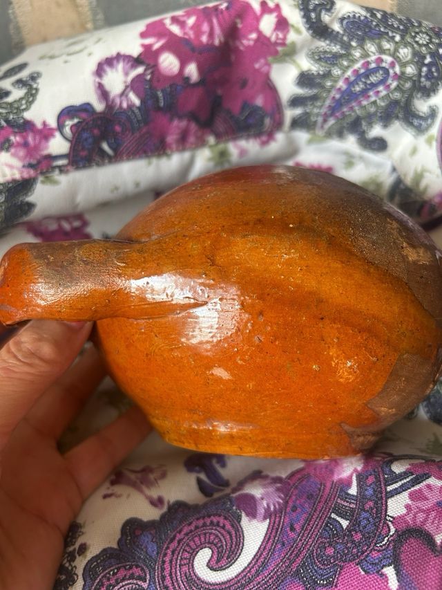 Bottiglia di terracotta smaltata