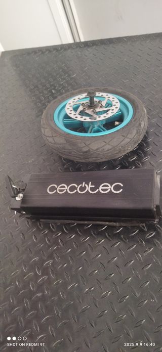 Batería y Rueda Cecotec Patinete Eléctrico