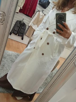 Gabardina blanca