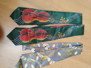 Corbatas con diseño musical violín