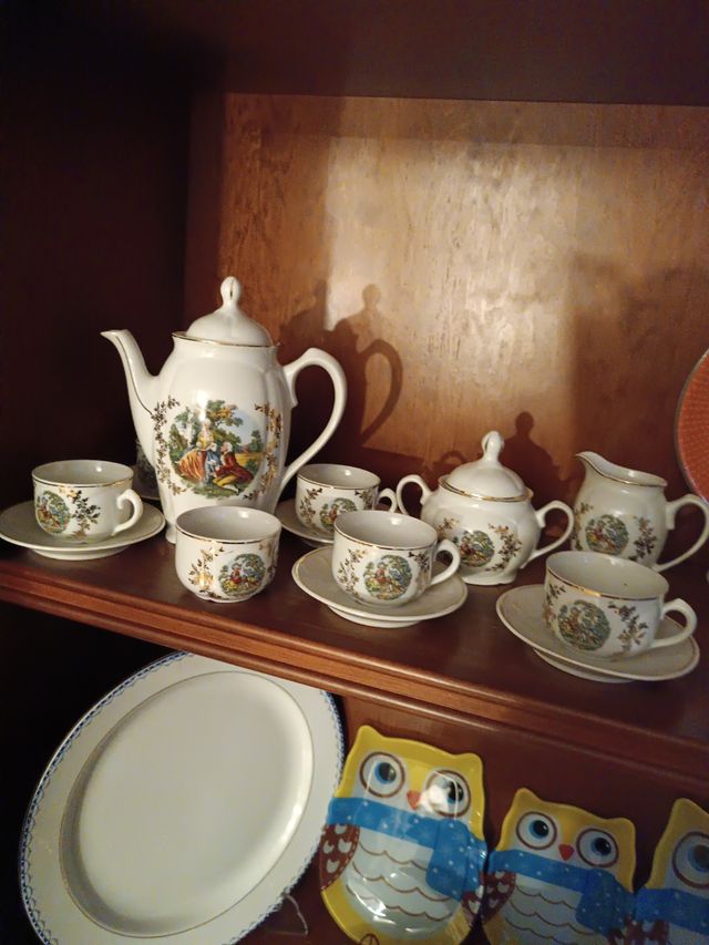 Juego de café porcelana con detalles en oro, vinta