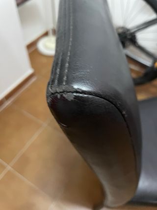 2 Sillas Comedor Madera y Cuero Sintético