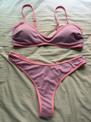Bikini morado y rosa