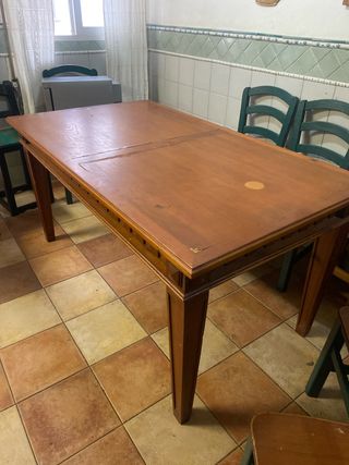 Mesa de comedor de madera Alpina