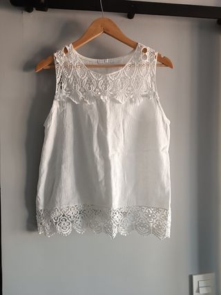 Blusa blanca con encaje talla M