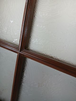 Puertas de madera maciza con cristaleras antiguas