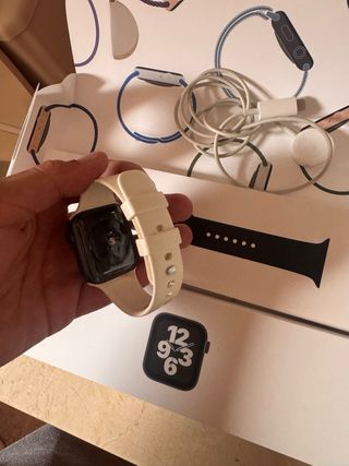 Apple Watch SE Blanco y Negro
Completamente Nuevo 