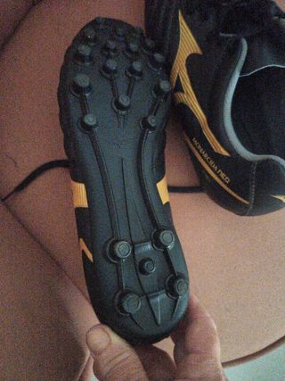 Zapatillas de fútbol Mizuno negras