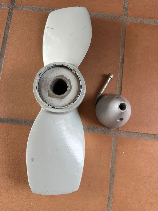 Parafuso de hélice 16 x 11 Barco à Vela