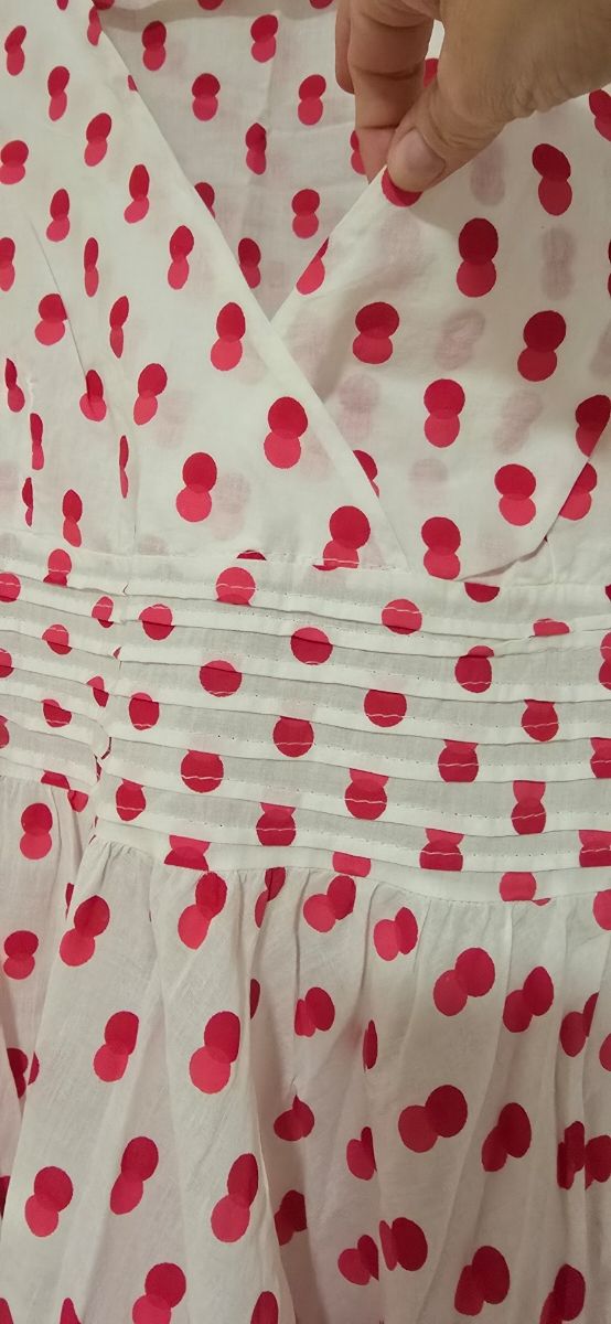 Vestido blanco con lunares fucsia en algodón