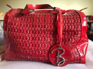 Borsa rossa intrecciata