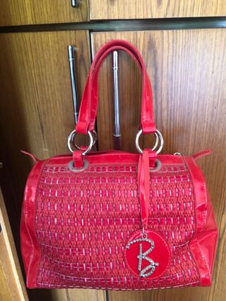 Borsa rossa intrecciata