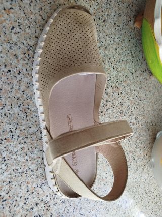 Sandalias Beige y Doradas
