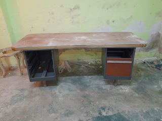 Mesa de despacho años 70
