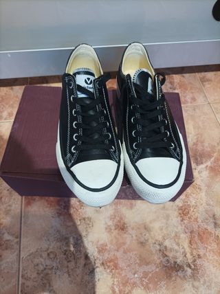 Zapatillas Victoria  plataforma Niña Negras y Blan