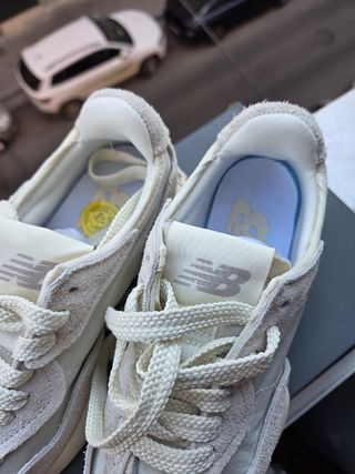 New Balance Beige/Blanco
