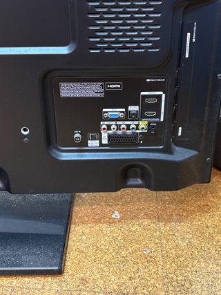 Televisor Samsung Negro con Cable y dos mandos