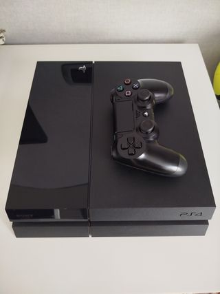 PS4 (PlayStation 4) Negra con juegos