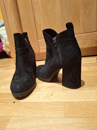Botines de tacón negros