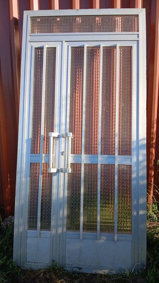Puerta de aluminio con cristal