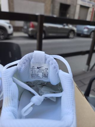 Nike Air Max Interlock Gris y Blanco