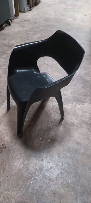 Silla de plástico negra/ verde