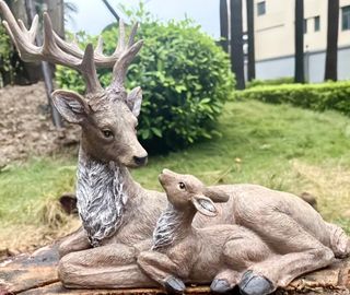 Escultura ciervo y cervatillo