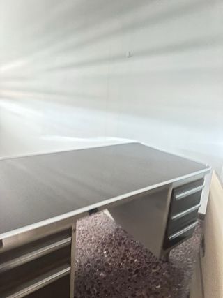 Escritorio Vintage Beige y Negro. Inox y cristal