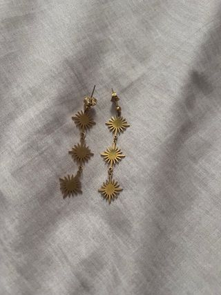 Pendientes largos dorados
