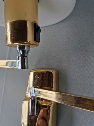 Lámparas de pared vintage doradas y cristal blanco