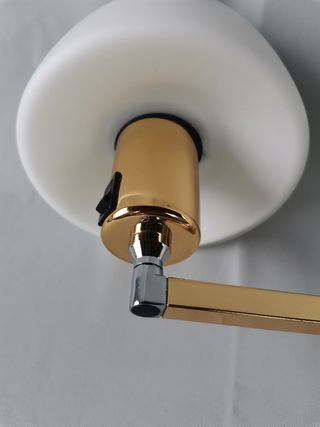 Lámparas de pared vintage doradas y cristal blanco