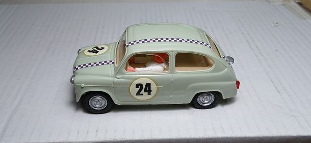 Scalextric réplica 600 Verde Oliva Iberslot