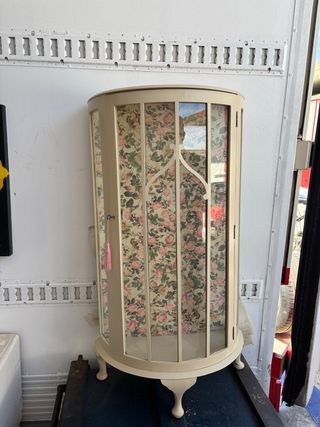 Vitrina antigua de cristal y madera