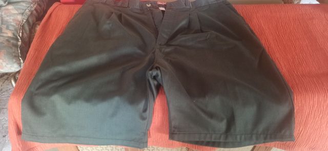 Pantalón corto caballero verde oliva