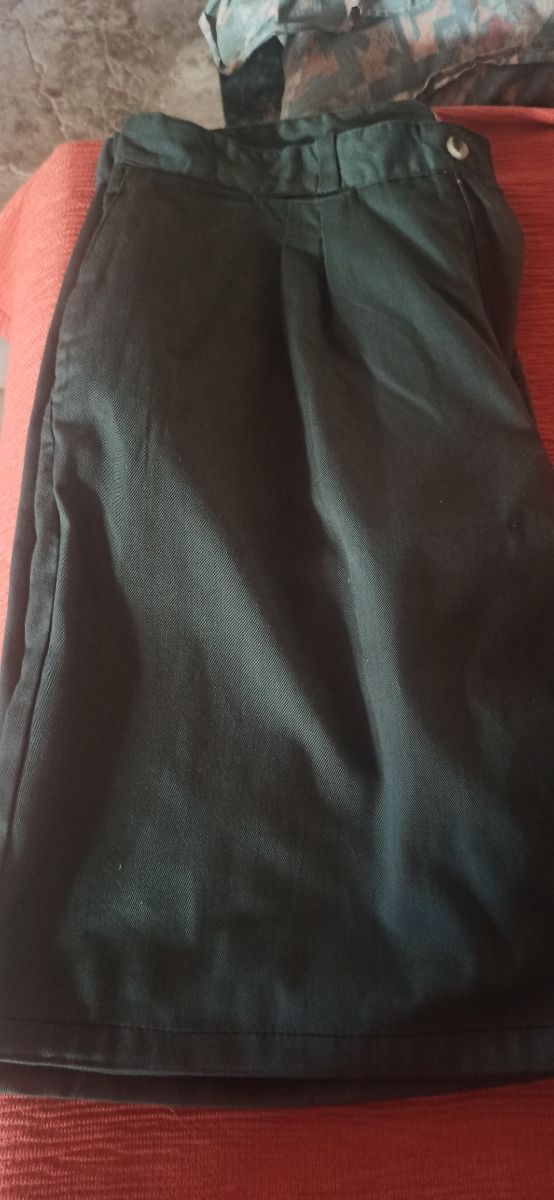 Pantalón corto caballero verde oliva