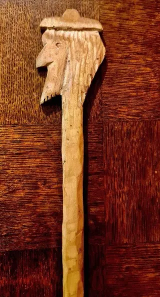 Mestolo scolpito artigianale