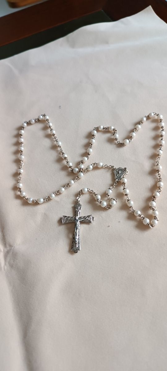 Rosario perline bianche Cuore di Gesù