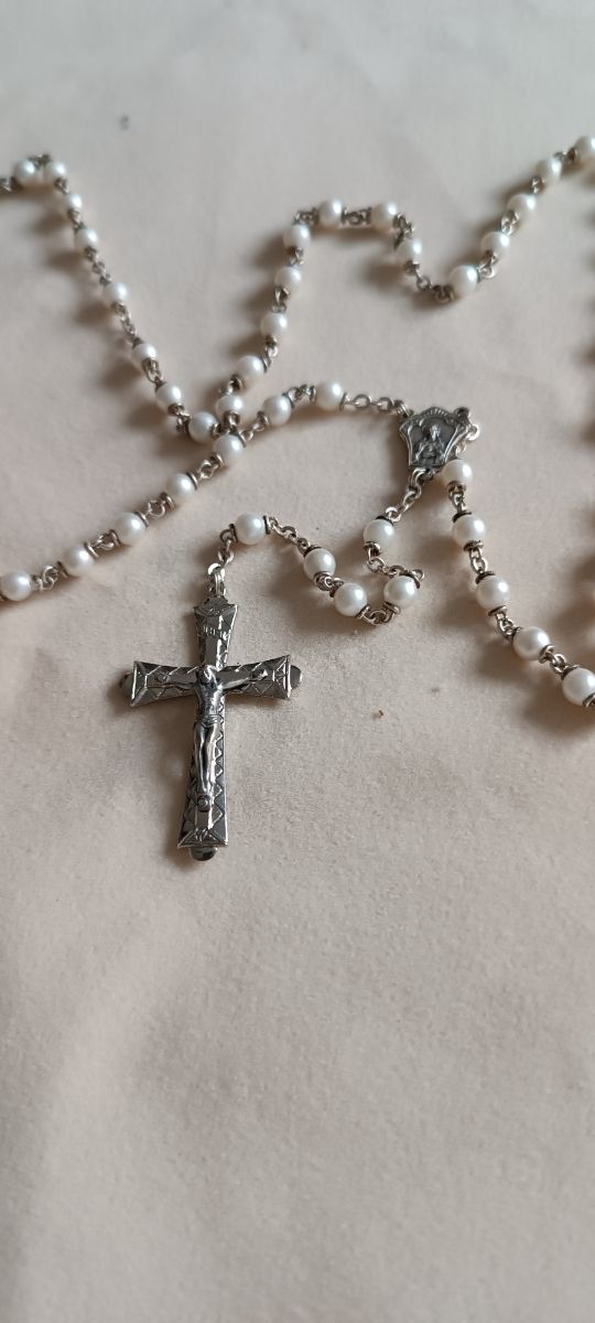 Rosario perline bianche Cuore di Gesù