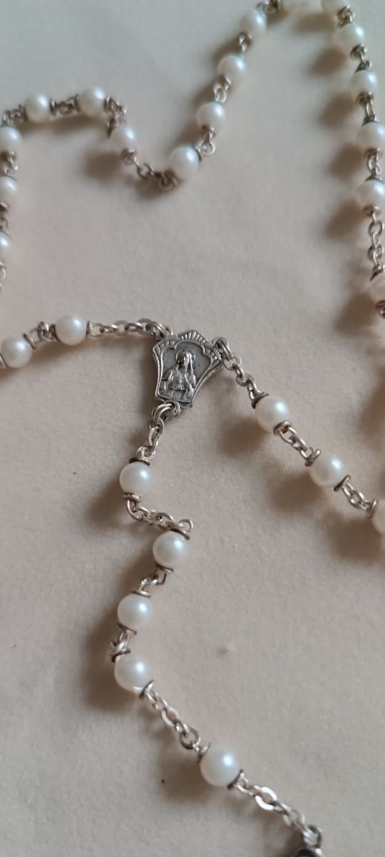 Rosario perline bianche Cuore di Gesù