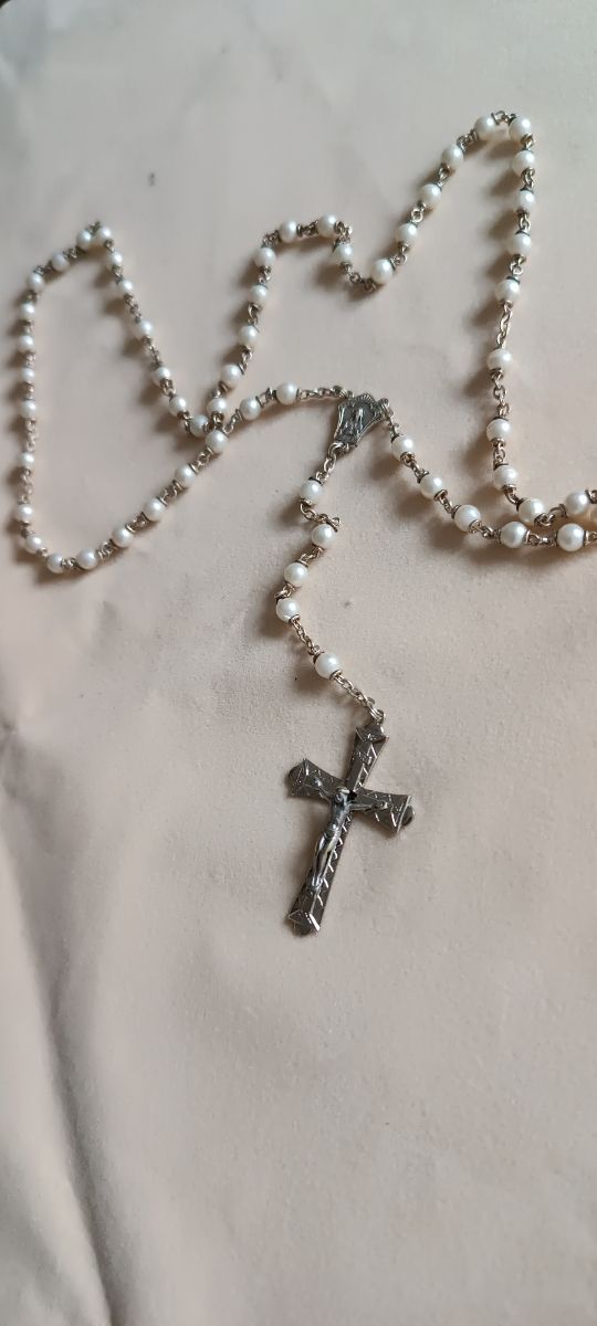 Rosario perline bianche Cuore di Gesù