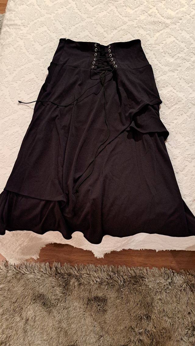 Gonna medievale con lacci