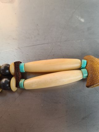 Collana con perline e ciondolo turchese