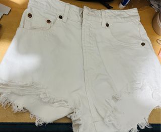 Shorts vaqueros blancos Zara
