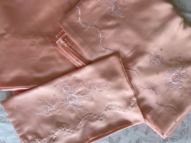 Juego Sábanas Raso Rosa Bordado Flores